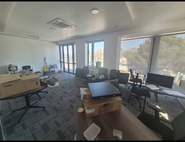 196M² OFFICE TO LET IN WOODMEAD
